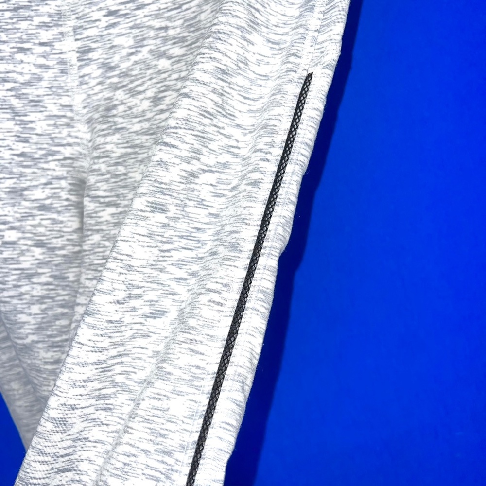 🚫SOLD! 🏋🏻‍♀️•NWOT |•SAVAGE BARBELL•| 🏋🏻‍♀️ Heathered Capri Leggings - Picture 4 of 11